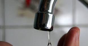 إجراءات فورية لـ«مياهنا» إثر ملاحظة تغير في نوعية المياه بعمان