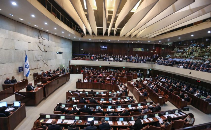 الاحتلال يناقش اليوم قانون تشديد العقوبات على مشغلي الفلسطينيين