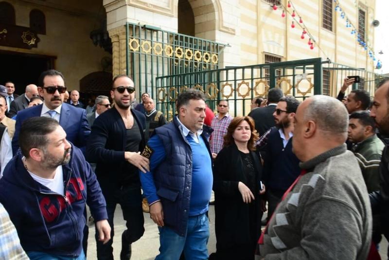 بالفيديو والصور .. تامر حبيب يشيع جثمان والدته بحضور منة شلبي والهام شاهين وأمينة خليل ودينا الشربيني