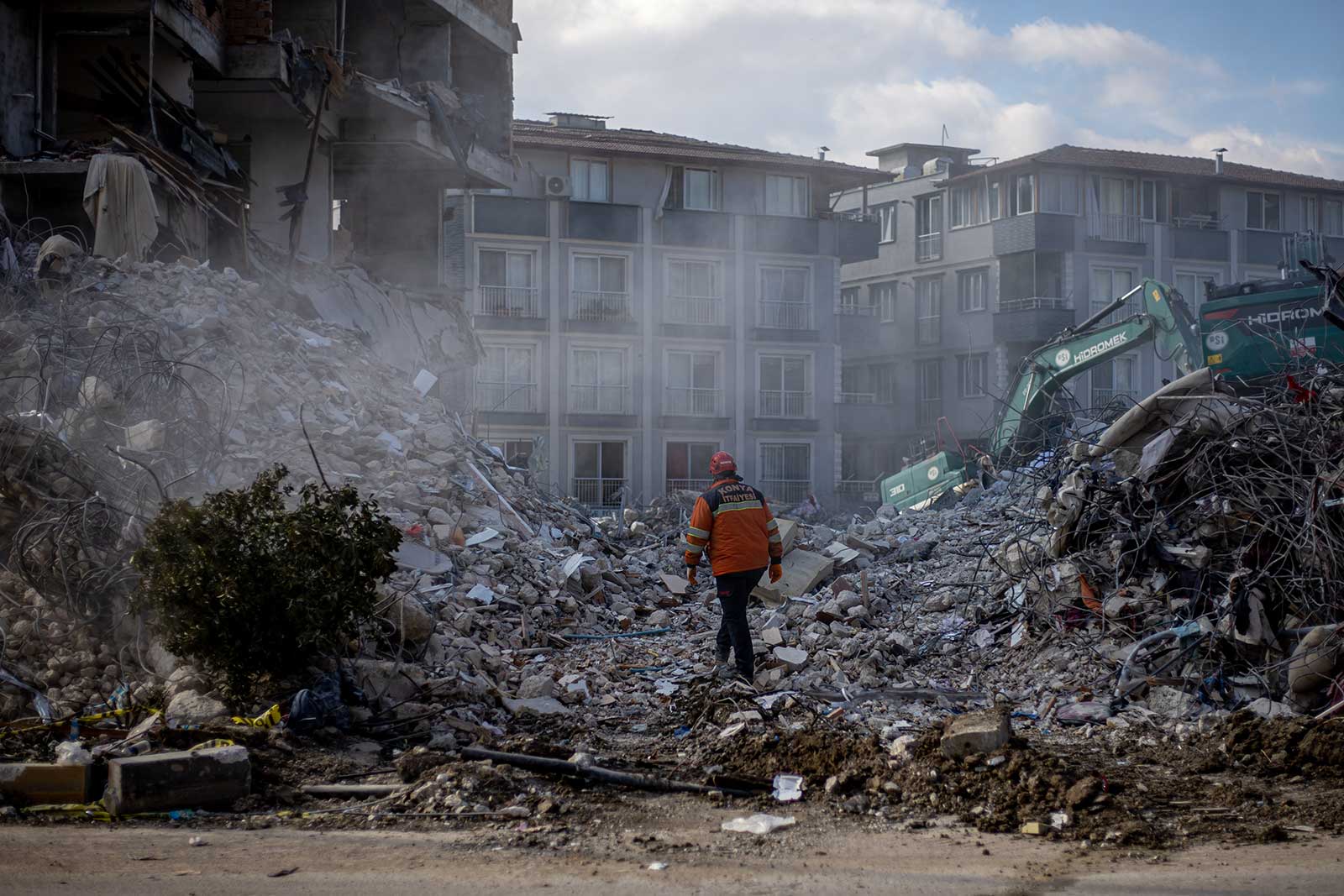 خبير جيولوجي يكشف سبب استمرار توابع زلزال سوريا وتركيا