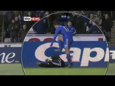 شاهد ركلة لاعب تشيلسي للصبي جامع الكرات !!