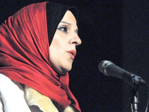 البواب تشهر ديوانها الأول «جدار الأعين الخرساء»
