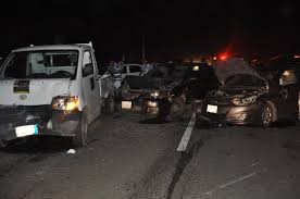 اصابة 14 شخصا في حادث تصادم بين مركبتين بالكرك 