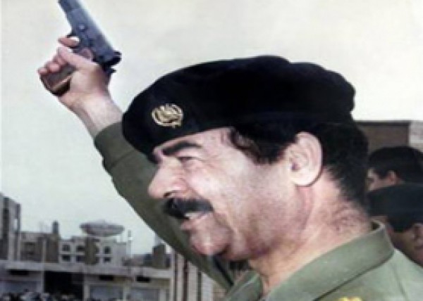 ماذا يفعل مسدس "صدّام حسين" في اسرائيل وكيف وصل إليها؟