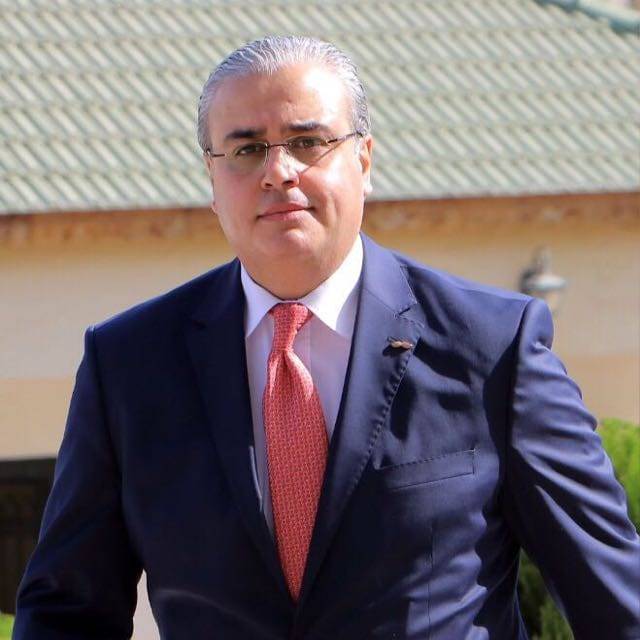 الدكتور إبراهيم البدور ..  مسيرة مهنية راسخة ورؤية إصلاحية تقود وزارة الصحة بثقة