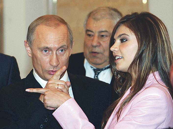 بوتين يبحث عن زوج لطليقته 
