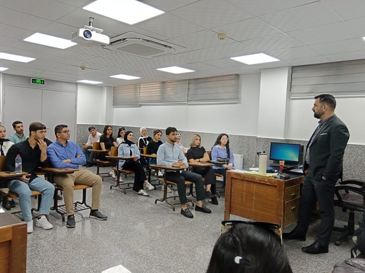 طلبة الحقوق في جامعة الشرق الأوسط يزورون وحدة الطب الشرعي في مستشفى الجامعة الأردنية