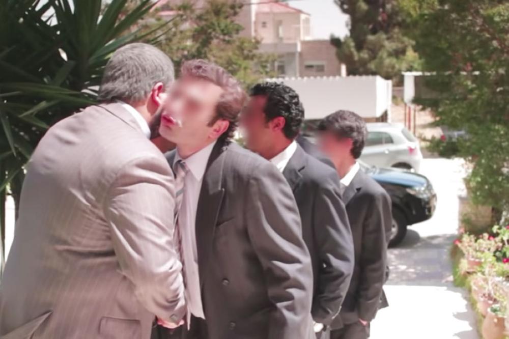 مع دخول الصيف  ..  التقبيل خلال المناسبات المختلفة يؤرق لمشكلات صحية ليست هينة 