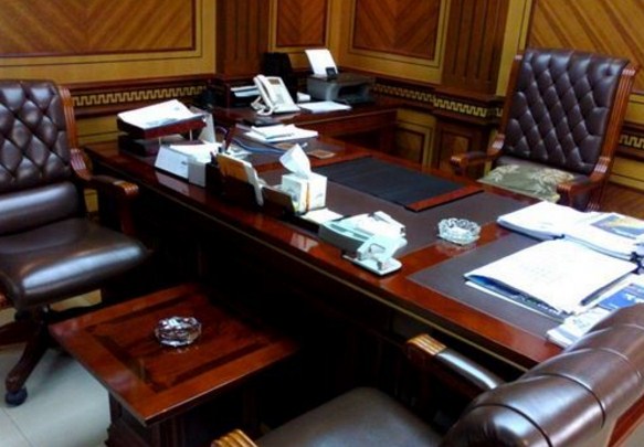 مدير عام مؤسسة حكومية يُعين ابنة شقيقة زوجته بإحدى محافظات الشمال بوظيفة مبرمجة إرضاءاً لزوجته