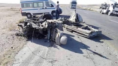 (15) إصابة بحادث تصادم بين حافلة نقل طلاب وتريلا على الطريق الصحراوي 