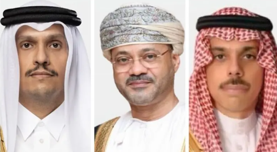 وزير الخارجية السعودي يبحث تطورات الأوضاع مع نظيريه العماني والقطري