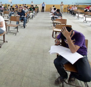 "التوجيهي": 14 ألف مراقب  ..  و اقلام حبر من التربية وضبط "الواتس اب" و 10 دقائق إضافية لكل امتحان 