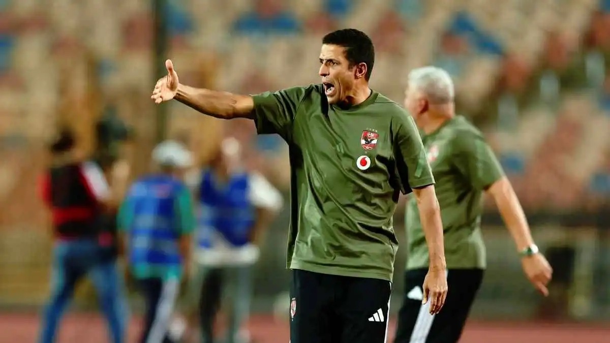 أظهر العين الحمراء ..  الحسين عموتة "يؤدب" لاعب الأهلي المصري 