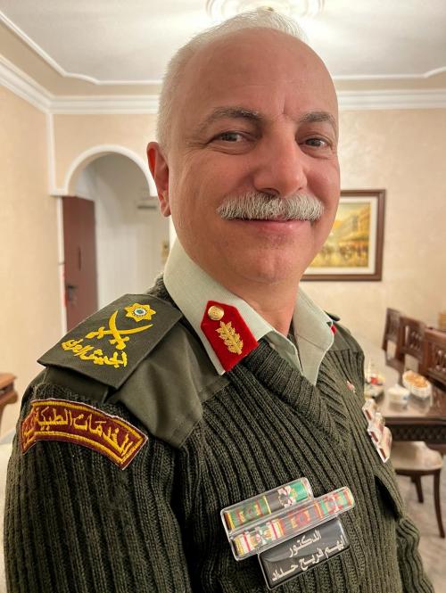 الاهل يهنئون الطبيب أيهم حداد ترفيعه لرتبة لواء 