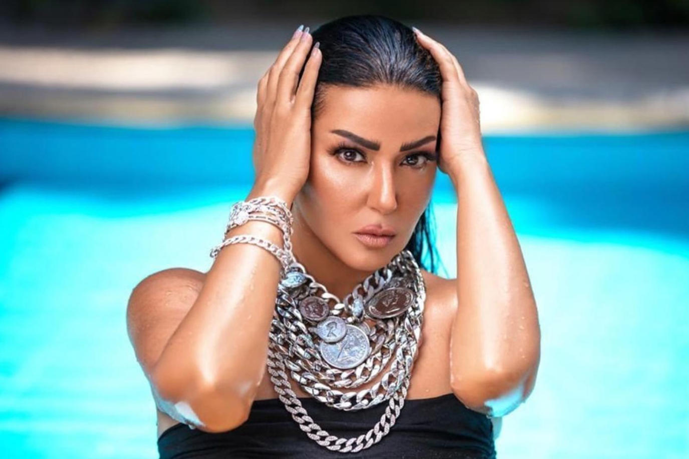 سمية الخشاب تطلب "رخصة للإنجاب"