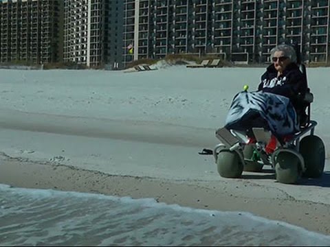 بالفيديو : امرأة ترى البحر لأول مرة في حياتها قبل عيد ميلادها الـ 101