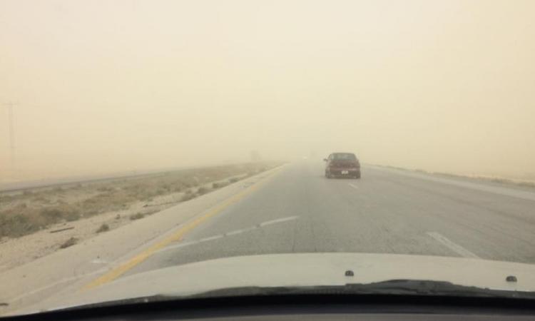 منخفض خماسيني يؤثر على المملكة ..  أجواء دافئة ومغبرة وتحذيرات من تدني مدى الرؤية