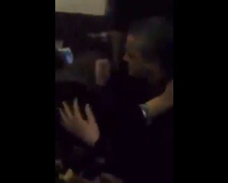 بالفيديو  ..  شاهد اللحظة الاولى لدخول احمد الدقامسة لمنزله و لقاءه بوالدته