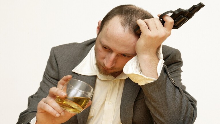 "علاج" الكآبة بالكحول يضاعف مخاطرها