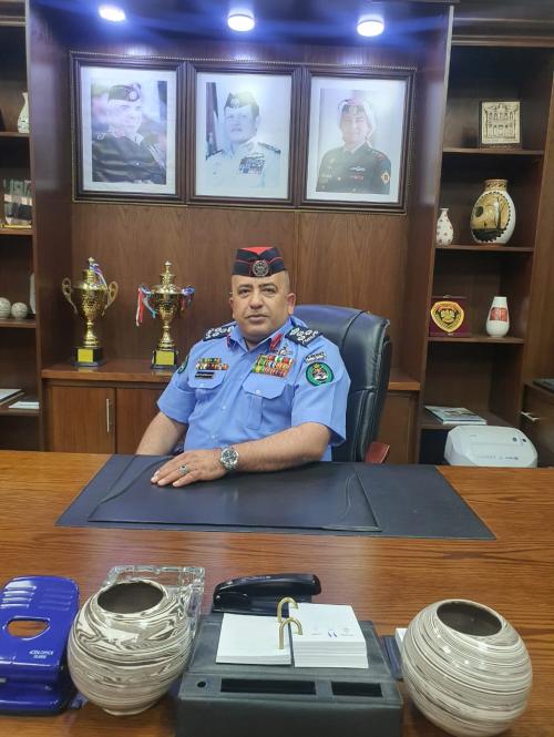 كرم محمد العدوان يبارك لوالده بمناسبة ترفيعه لرتبة عميد 