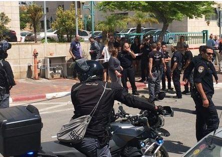 اعتقال فلسطينية بدعوى تنفيذ عملية طعن بالقرب من تل أبيب