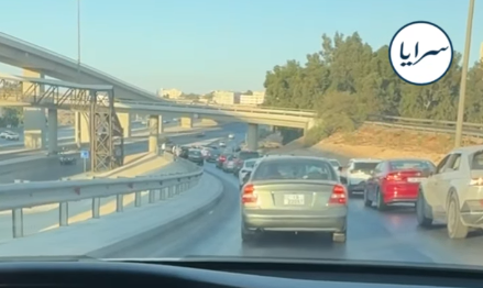 حادث سير في نزول جسر عين غزال يتسبب بأزمة خانقة ..  فيديو