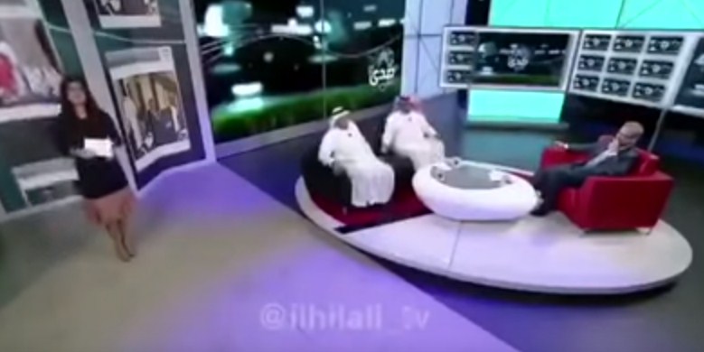 بالفيديو ..  سعودي يتغزل بشكل "مثير" ويحرج مذيعة MBC ويقول " الميك اب يستحي يصير على وجهك "