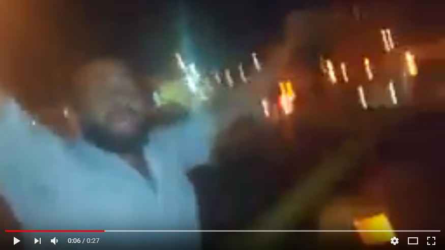 بالفيديو  ..  مشادات كلامية بين سائقي التكسي الاصفر وسائقو التطبيقات الذكية 