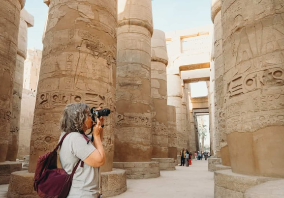 اكتشف مصر برحلة فردية: جمال التاريخ والطبيعة