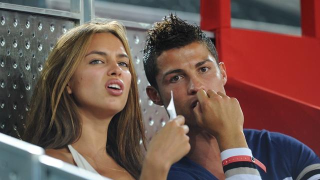 بالصور ..  أجمل 10 زوجات وصديقات لنجوم كرة القدم