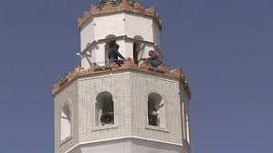 مواطن يهدد بالانتحار من اعلى مأذنة مسجد في جرش