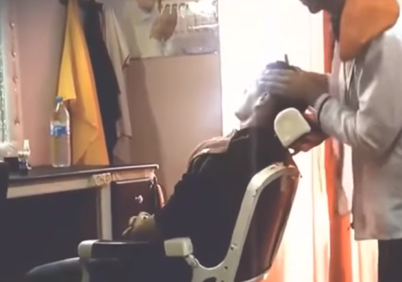 بالفيديو  ..  كاميرا خفية  ..  لن تقاوم الضحك 