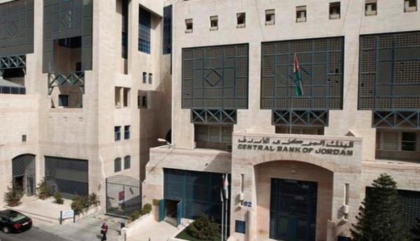 المركزي: السماح للمقتطع من رواتبهم طلب تأجيل أقساط القروض