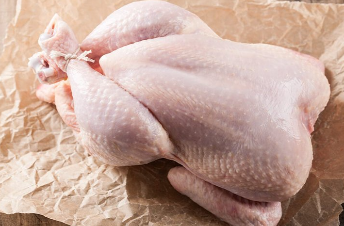 بعد نشر "سرايا"  ..  الصناعة و التجارة تدرس تحديد سقوف سعرية لأسعار الدجاج الطازج