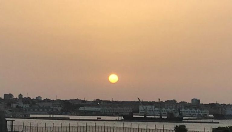 هل تشرق الشمس بلا شعاع في صبيحة ليلة القدر؟ تفسير ديني ونفي علمي