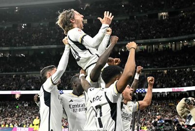 قذيفة مودريتش تمزق شباك اشبيلية وتؤمن الصدارة للريال