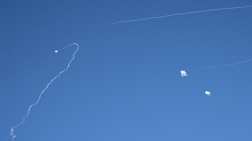 دوي انفجارات في تل أبيب بعد إنذار من إطلاق صواريخ على وسط إسرائيل