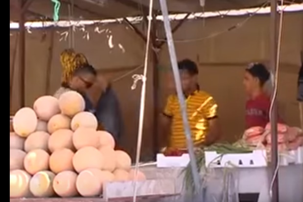 بالفيديو   .. كاميرا خفيه مضحكه جداً