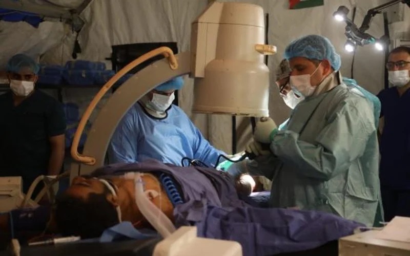 إجراء عمليات جراحية نوعية في المستشفى الميداني الأردني جنوب غزة