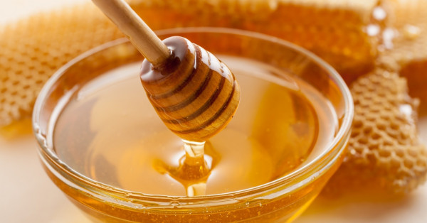 ما حكم بيع العسل المخلوط بالسكر على أنه عسل مصفى؟