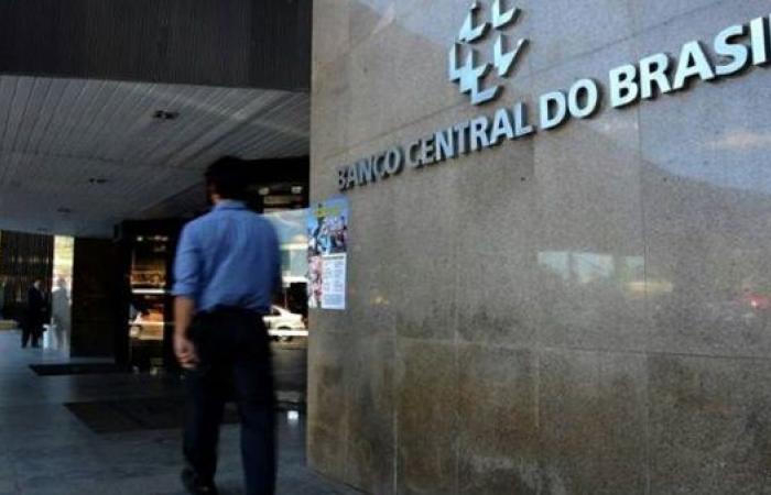البنك المركزي في البرازيل يخفض سعر الفائدة القياسي إلى 2%
