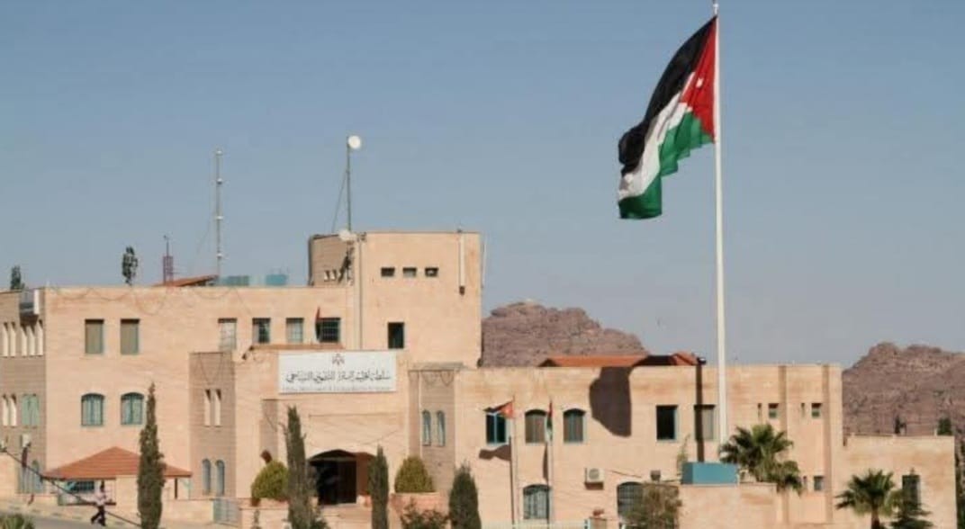 بين إنهاء الخدمات والاستقالة ..  إقليم البترا يعدل تفاصيل قرار الحكومة بشأن 3 مفوضين