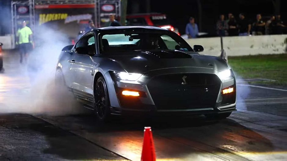 بالفيديو  ..  موستنج شيلبي GT500 معدلة سجلت أسرع زمن حتى الآن في قطع ربع الميل