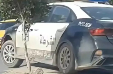 بالفيديو ..   سيارة شرطة تخترق قواعد المرور وتشعل جدلاً في ليبيا