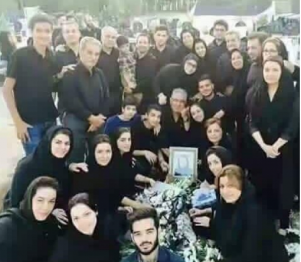 بالصور  ..  ما قصة شكران مرتجى مع هذه الـ"سيلفي" امام قبر المرحومة!