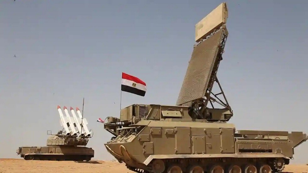 الجيش المصري ينشر بشكل مفاجئ منظومات دفاع جوي صينية في شبه جزيرة سيناء ..  و"إسرائيل" متخوفة من تصعيد قريب