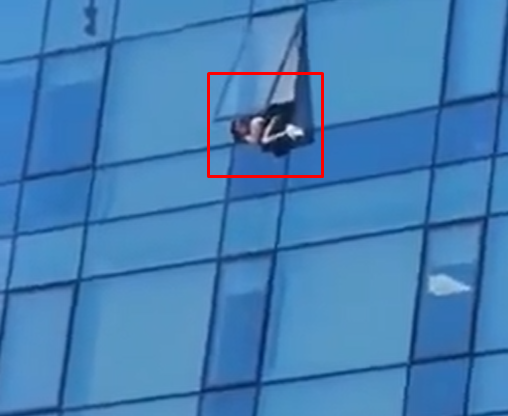بالفيديو  ..  فتاة روسية تحاول الانتحار من نافذة مبنى شاهق في عمّان
