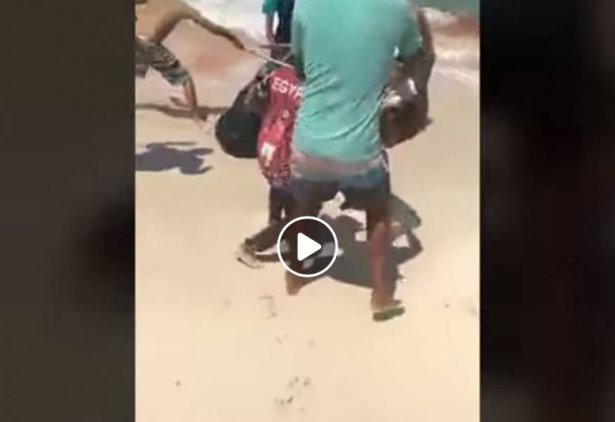 بالفيديو  ..  جريمة مروعة  ..  طلب منه عدم مغازلة زوجته فقتله أمامها في مصر