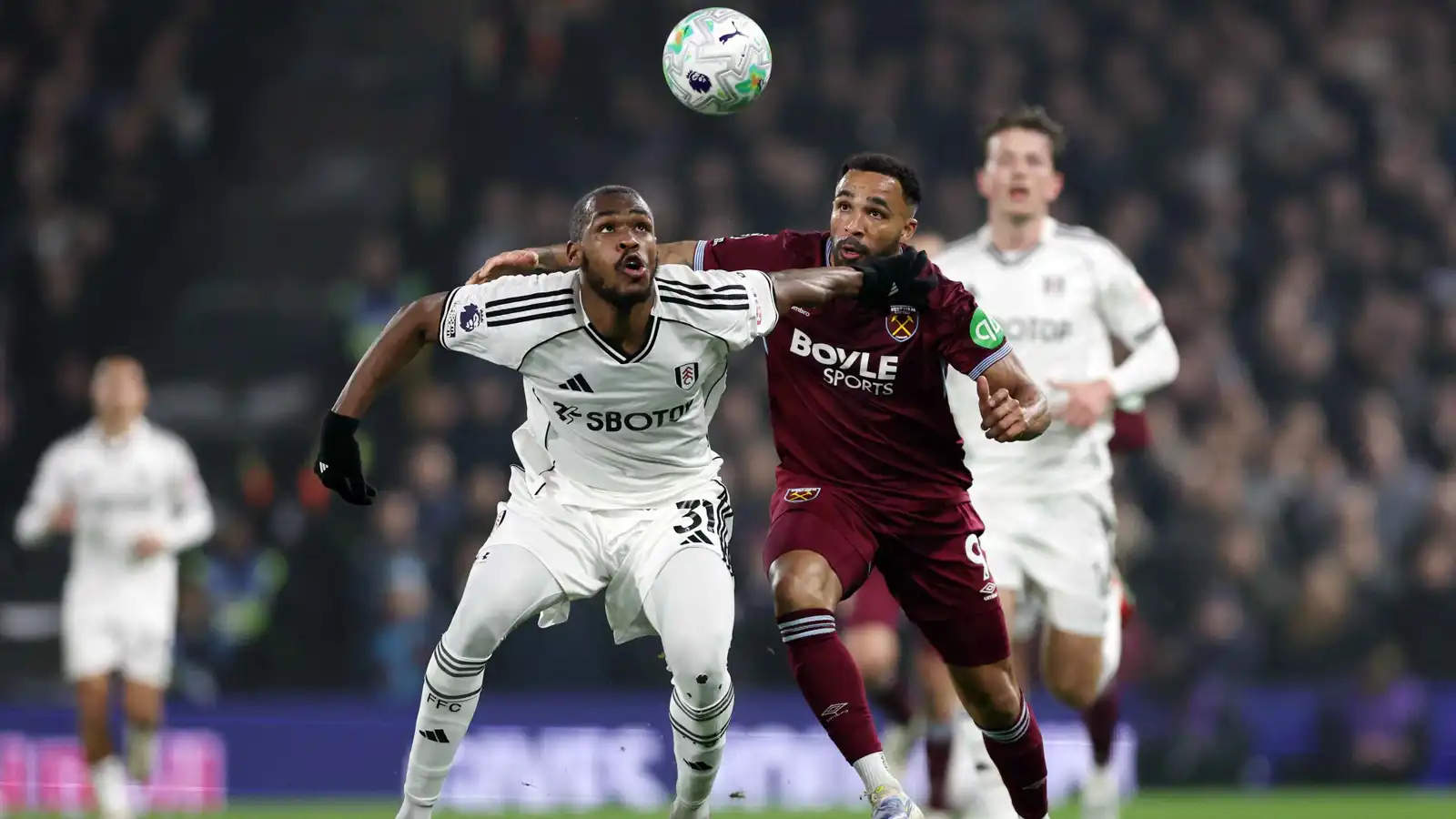 اقترب من تمثيل منتخب المغرب ..  من هو "الصخرة" عيسى ديوب؟ 