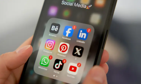 أميركا تعتزم مراقبة صفحات المهاجرين على مواقع التواصل